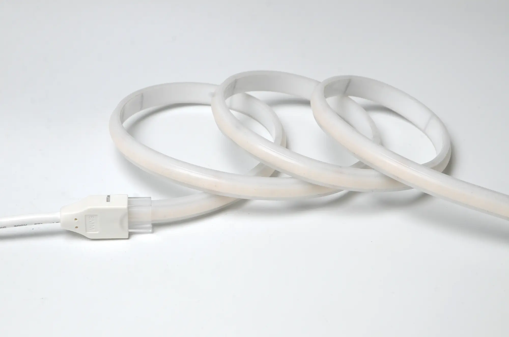 Beghelli Strip Led 230V Ip 6 3000k 5mt Completa di Spina 10a